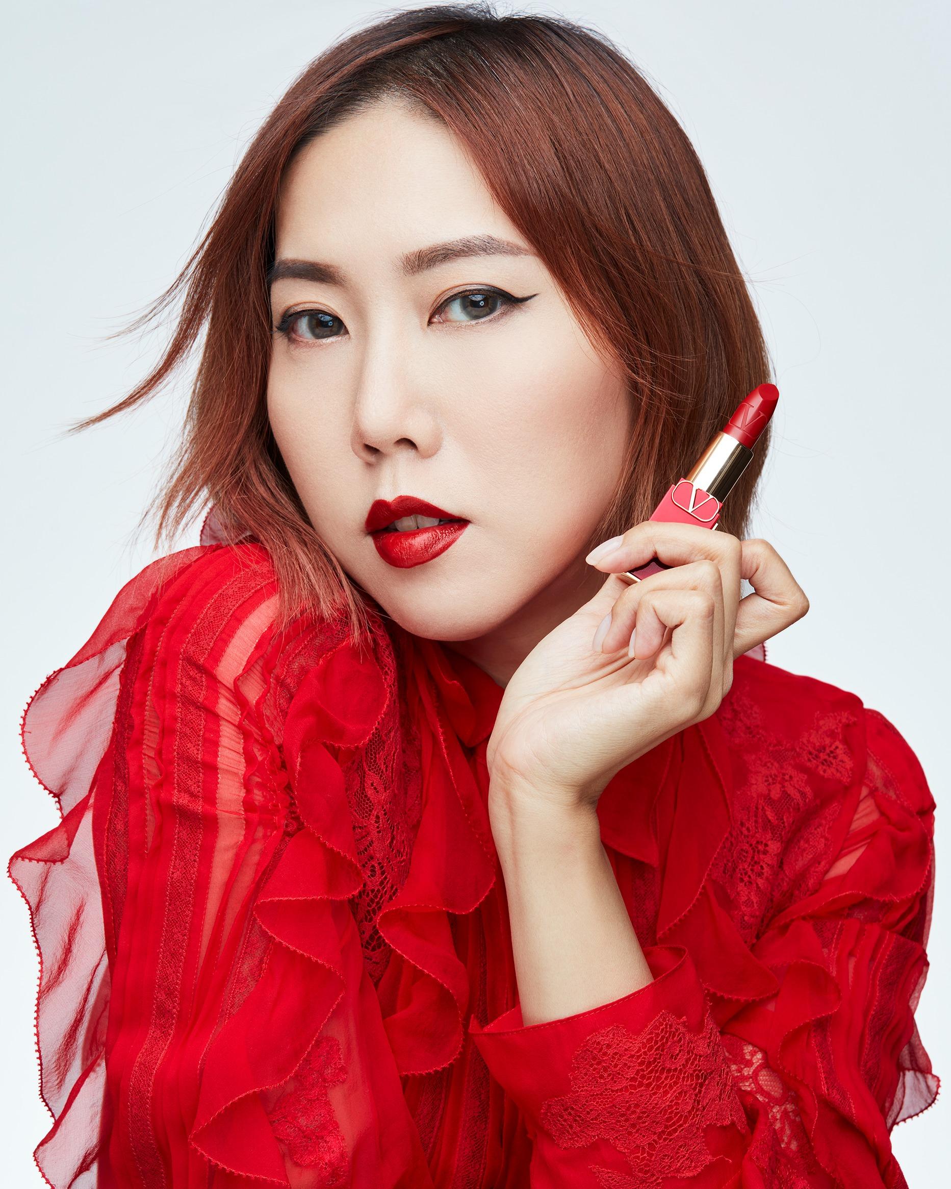 營造Faye神秘氣場的#217A Ethereal Red 優雅玫瑰紅。