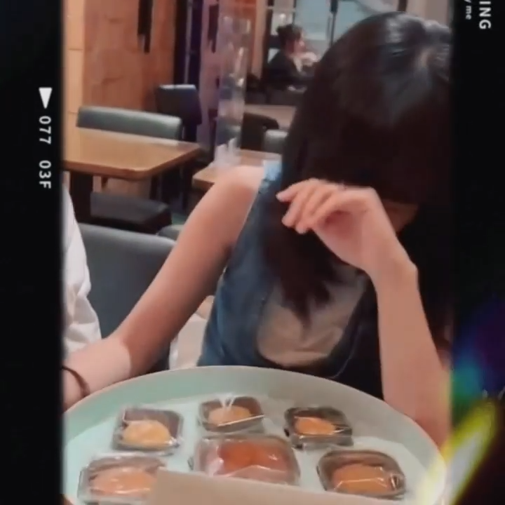 陳嘉寶笑到失控。