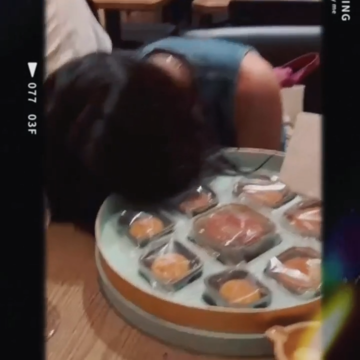 陳嘉寶笑到失控。