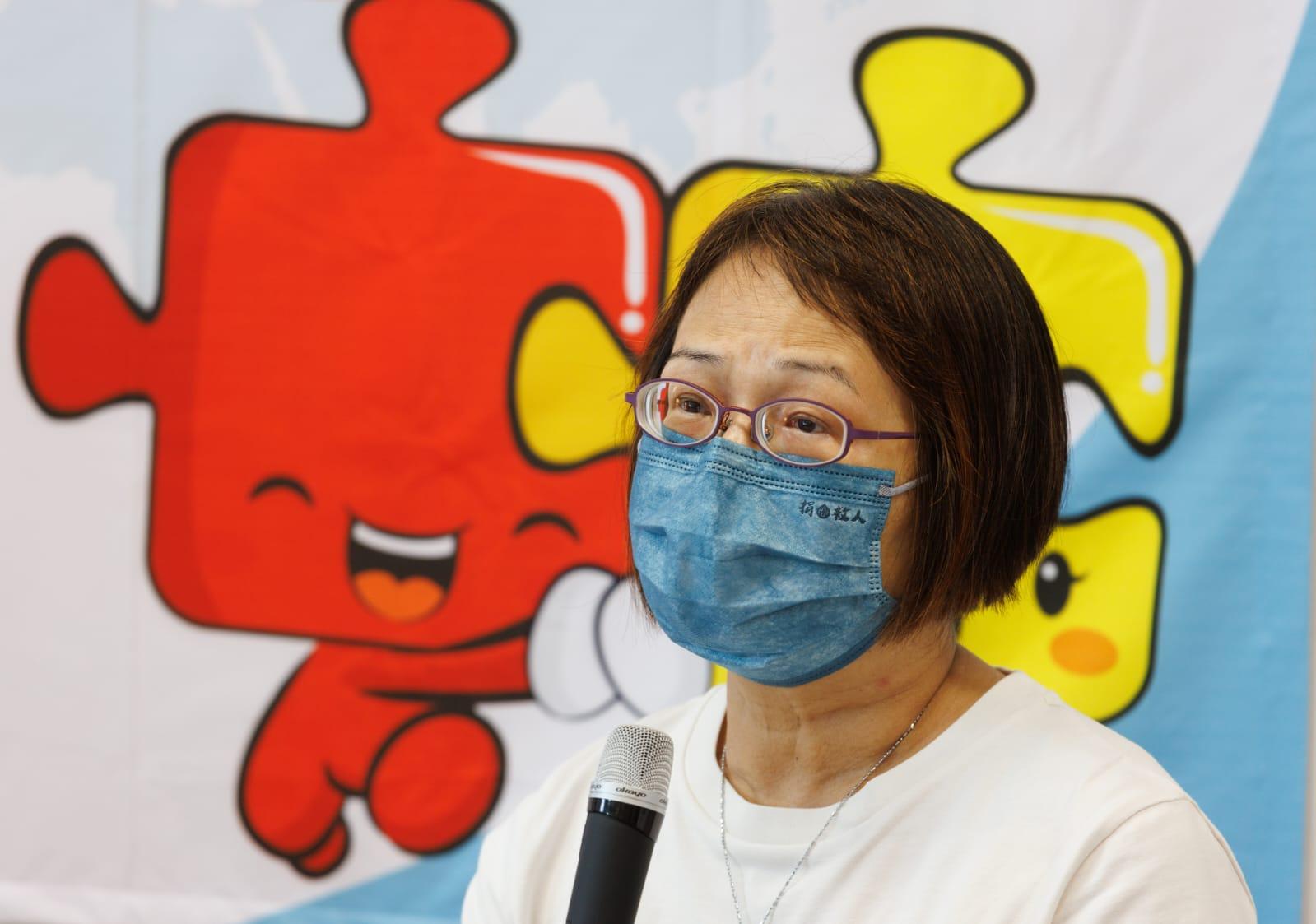 譚女士在2013年罹患濾胞性淋巴瘤病,一直透過化療醫治,她感謝陳先生的無私奉獻,形容對方給予「第二生命」。(蘇文傑攝)