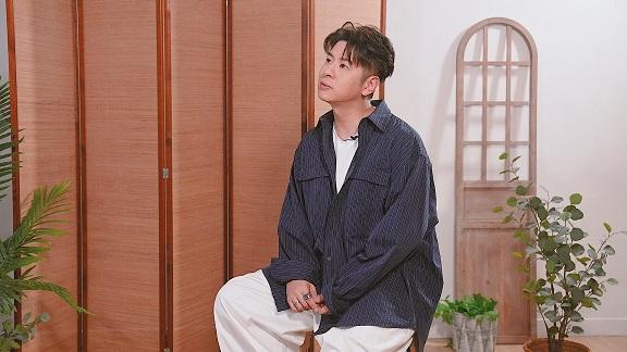 Alfred看到吳林峰街頭Busking的網片時,想起初出道的自己。