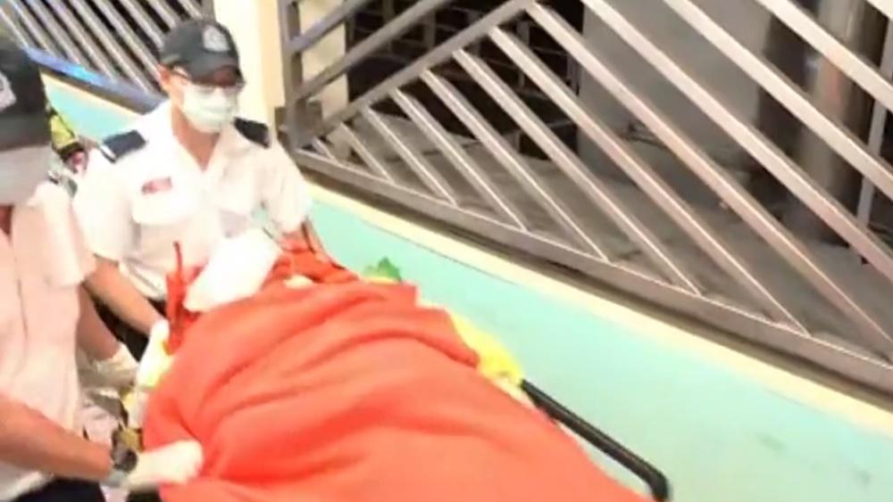 女乘客救出,送往廣華醫院搶救,惟最終證實不治。(電視截圖)