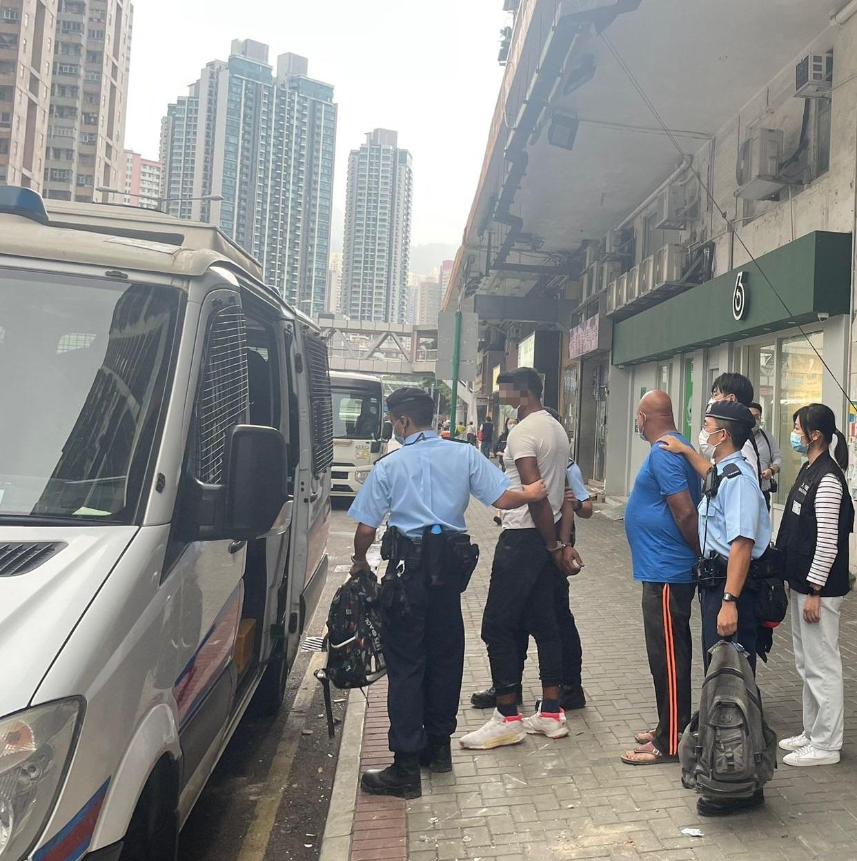 警方聯同入境處反黑工拘20人 1非華裔男揭被通緝