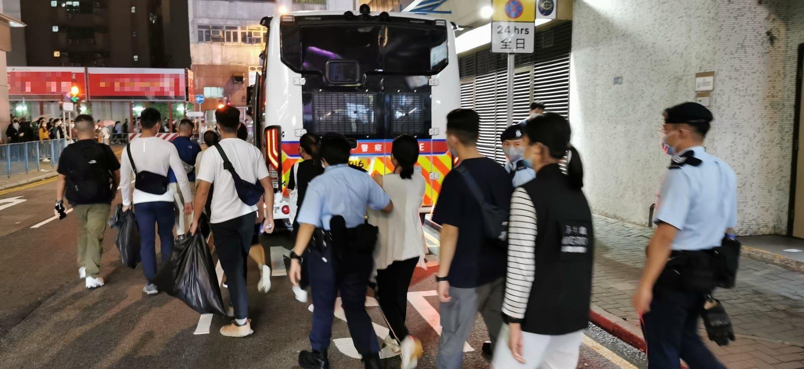 警方聯同入境處反黑工拘20人 1非華裔男揭被通緝