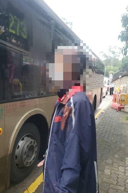 有九巴車長駕駛273線巴士期間,遭登車乘客淋潑啡色油漆。(網上圖片)