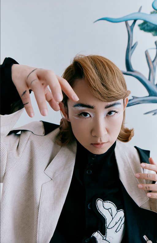 Ivana化身「藝術精靈」。