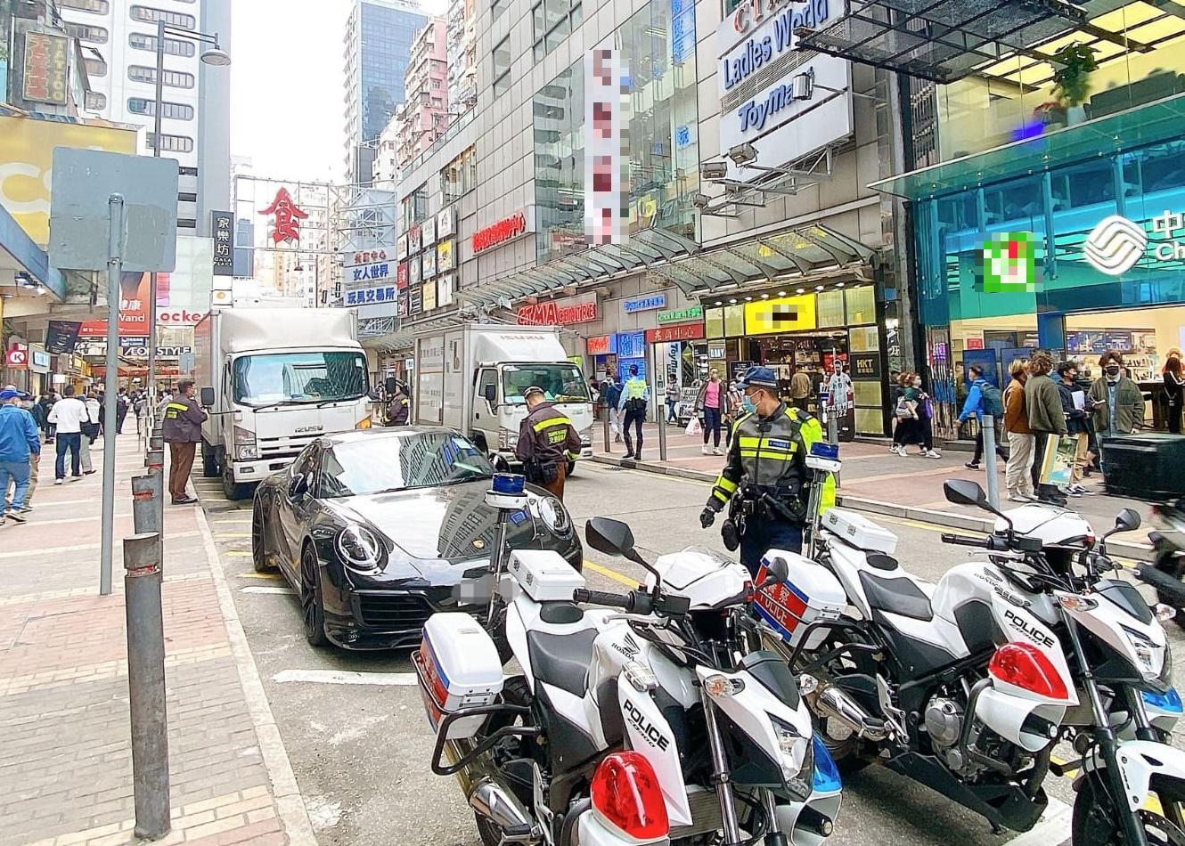 警方旺角交通日發1248張牛肉乾拖走15車。(警方圖片)