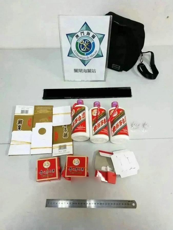 澳門海關截獲的白酒。(互聯網)