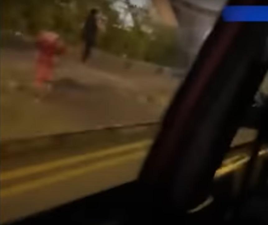 女乘客途沿大喊「救命呀」。(網上截圖)