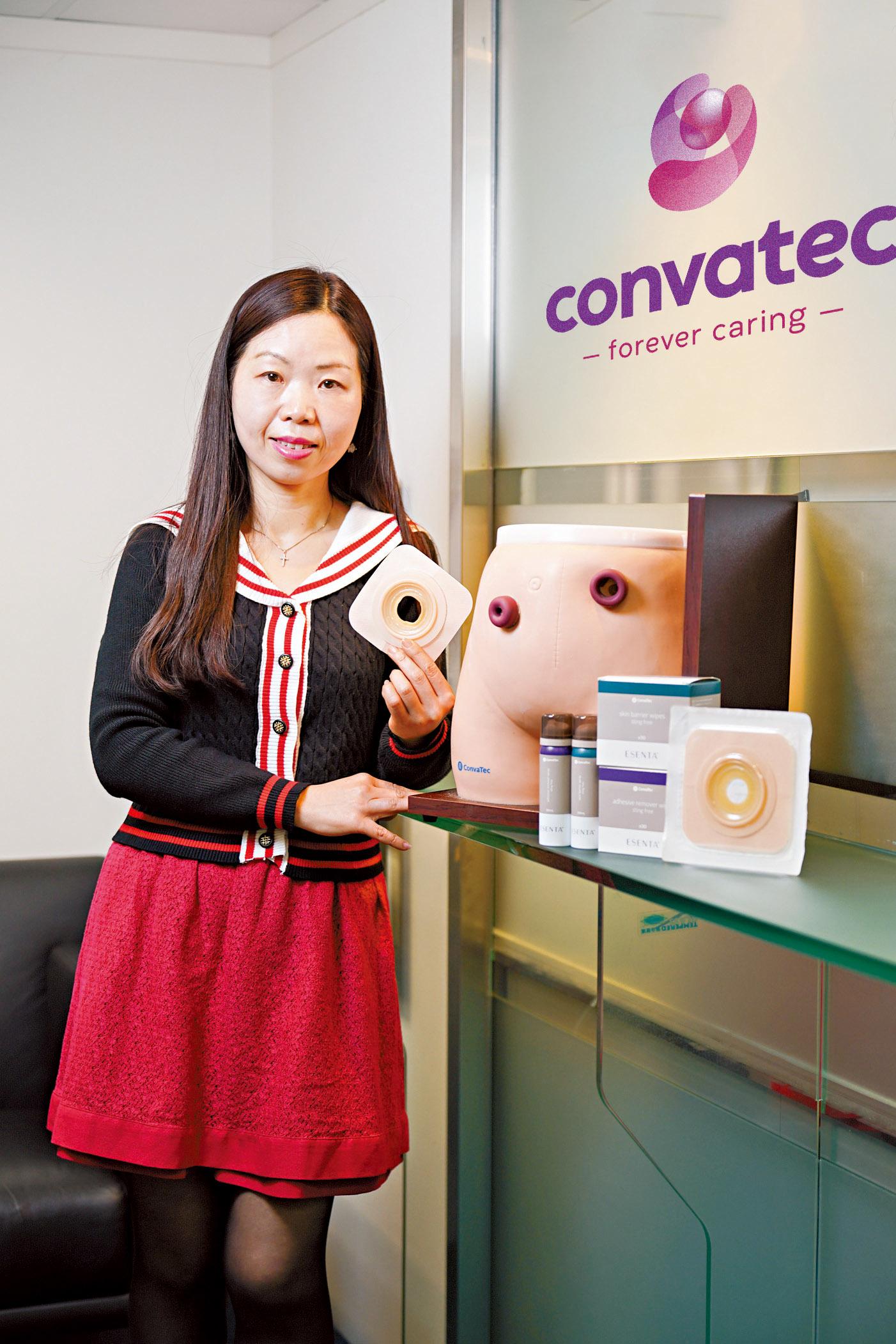 客戶服務經理兼康復寶傷口及造口護士尤姑娘在康復寶工作多年，一直為有需要的「造口人」提供協助。