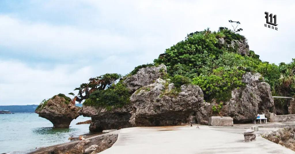 沖繩很多鄉村,都擁有這樣的石牆小巷,宮城良田一家就是住在這些房屋裡邊。