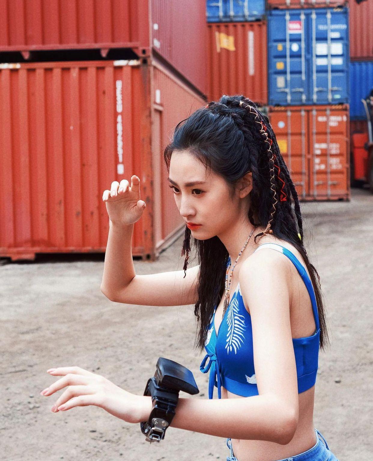 Angelina以水雞光形象演出。