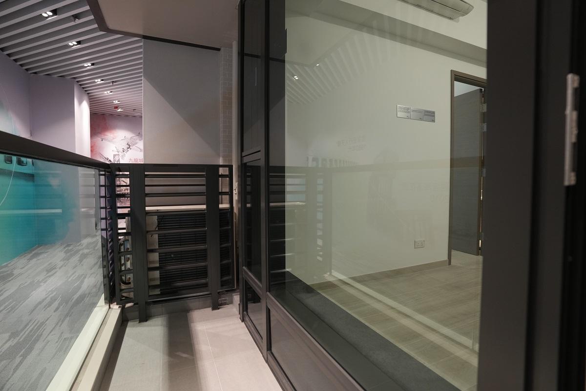 約22平方呎露台及約16平方呎工作平台。