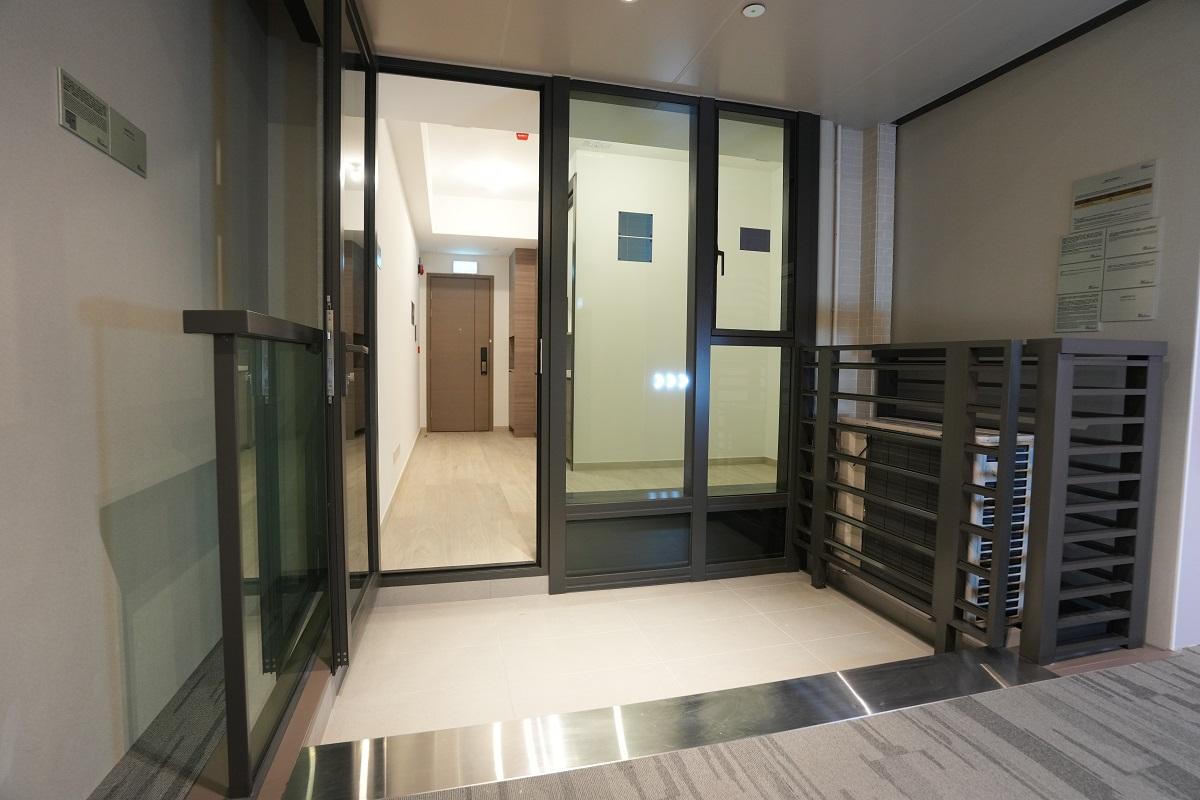 露台與工作平台三合一設計,令室外空間更實用。