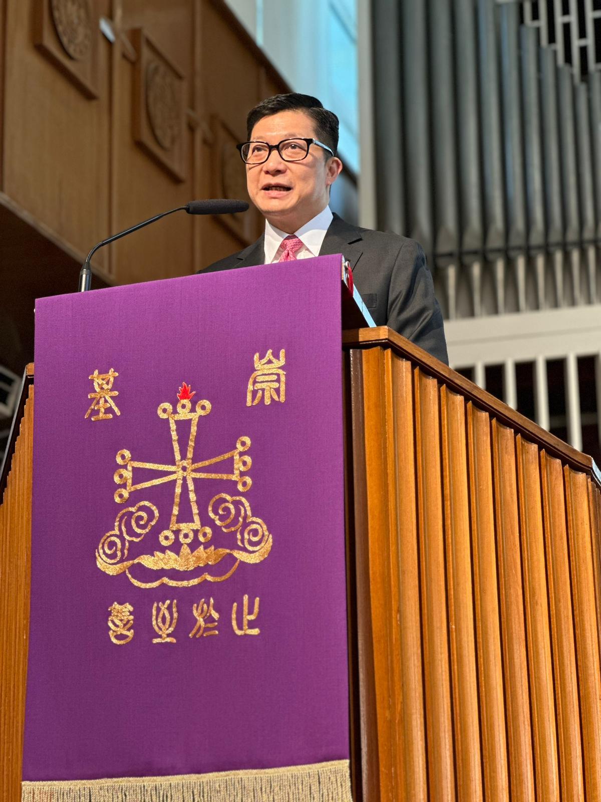 鄧炳強到中大崇基書院分享個人經歷,慶幸初心仍未變。(鄧炳強FB)