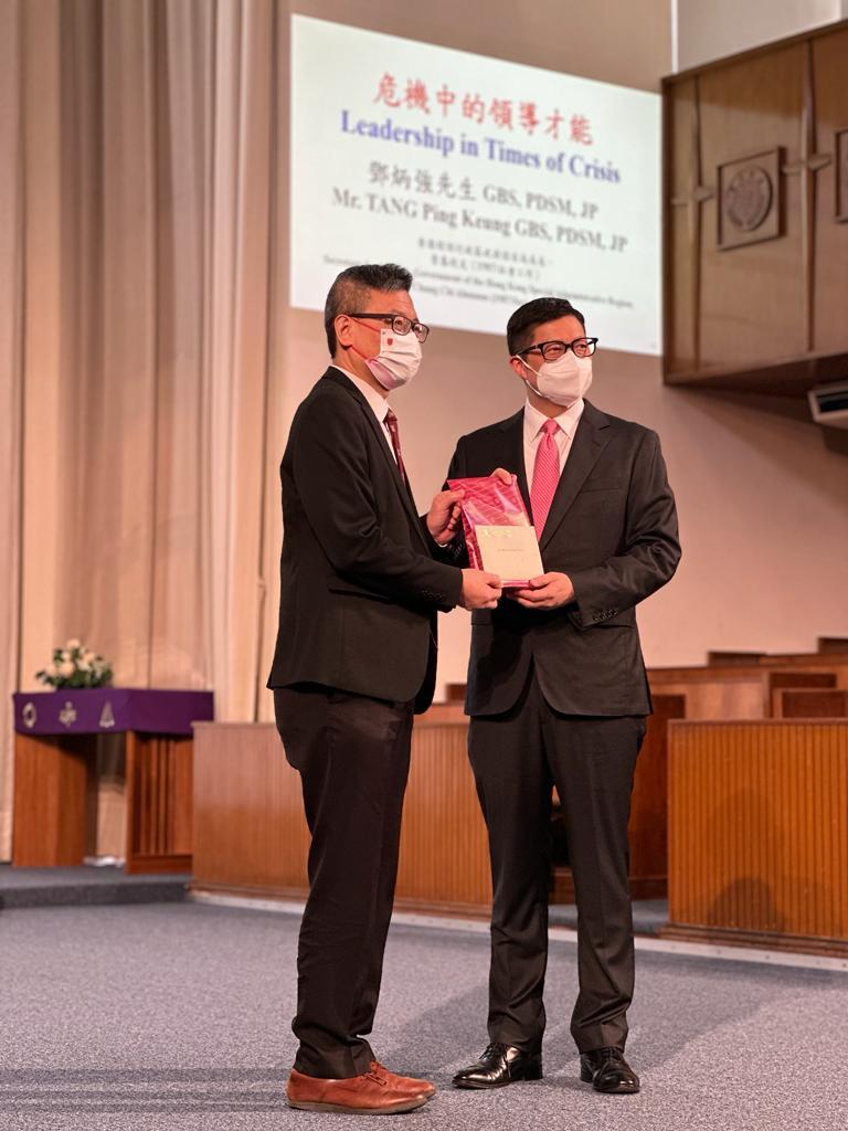 鄧炳強到中大崇基書院分享個人經歷,慶幸初心仍未變。(鄧炳強FB)