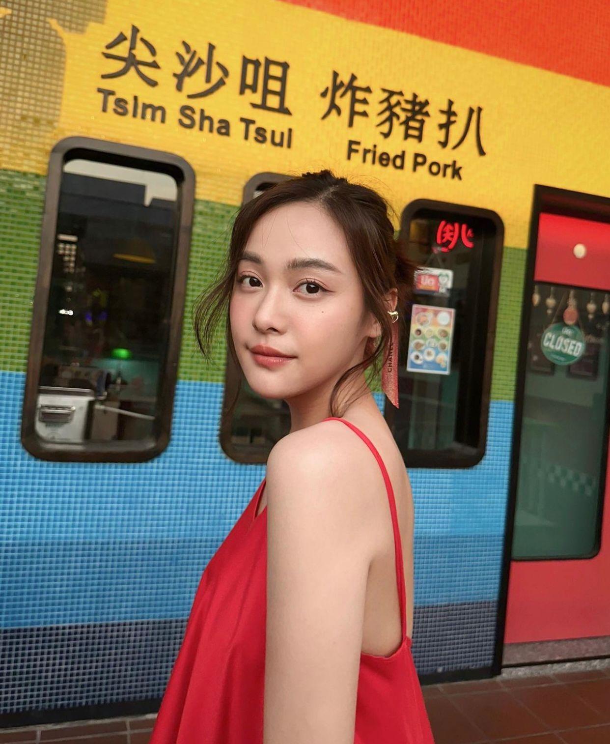 26歲泰國花旦Oom,日前透過IG分享打卡靚相。