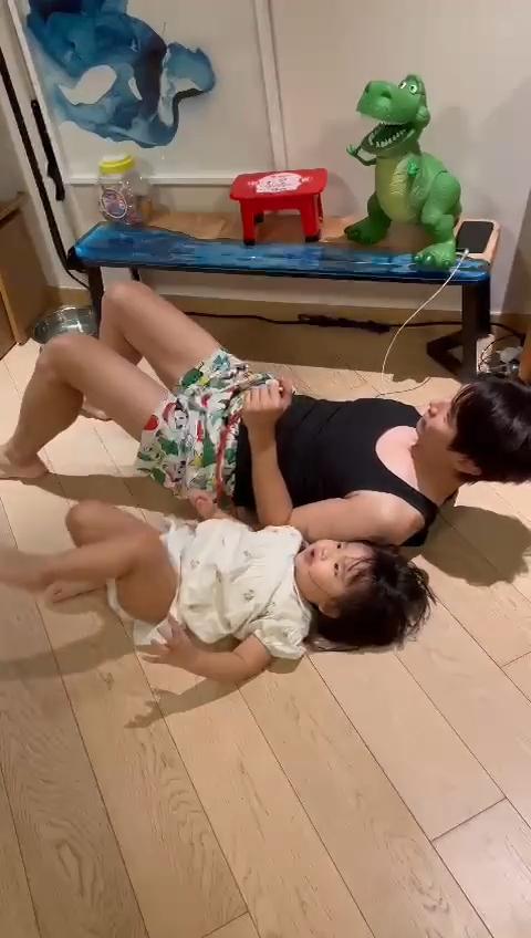 Jason是囡囡Abi的最佳玩伴。