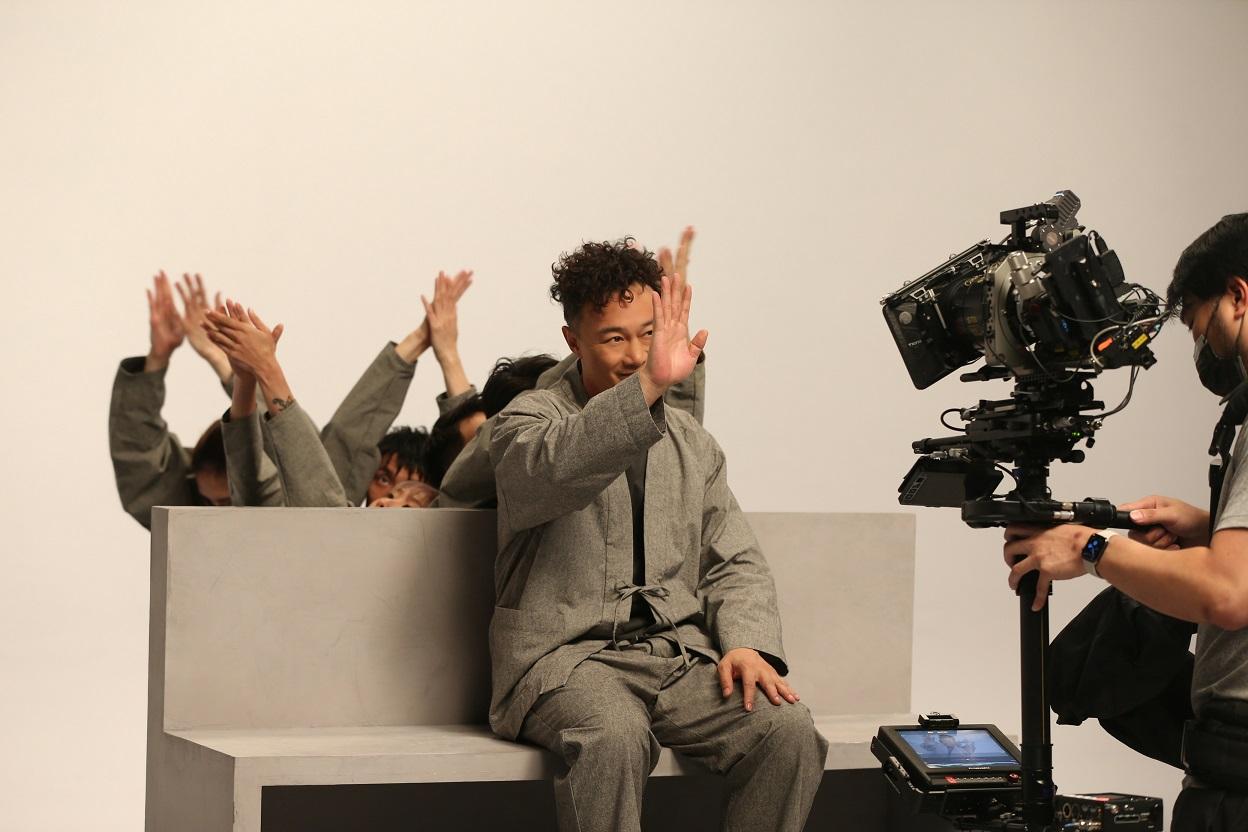 Eason很享受拍嶄新合作拍MV