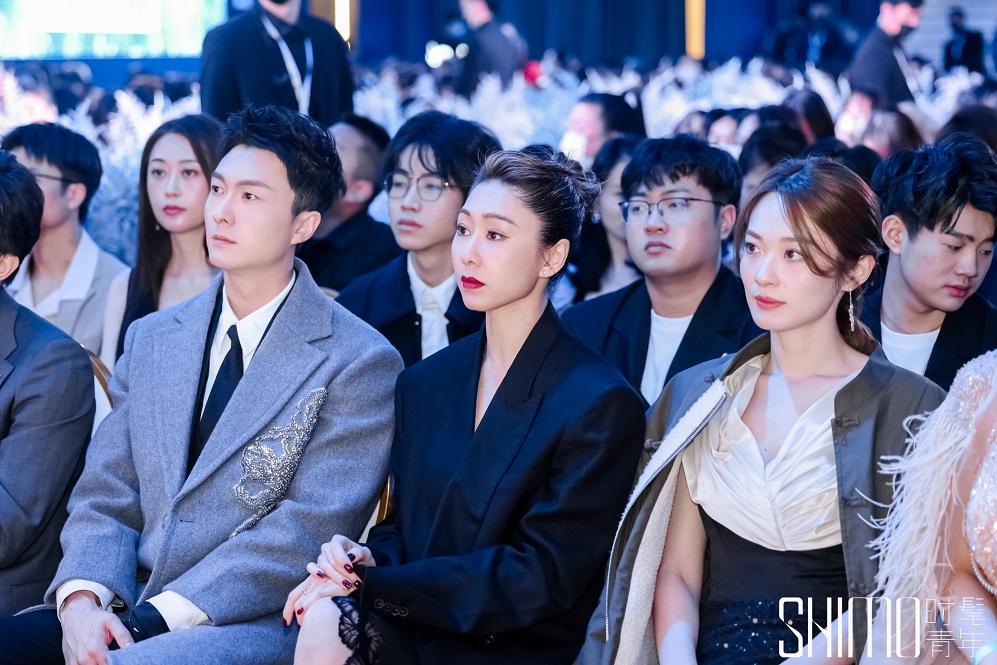 古定欣、王浩信和蔡潔出席慈善頒獎禮「時髦青年向善之夜」,領取公益大使獎。