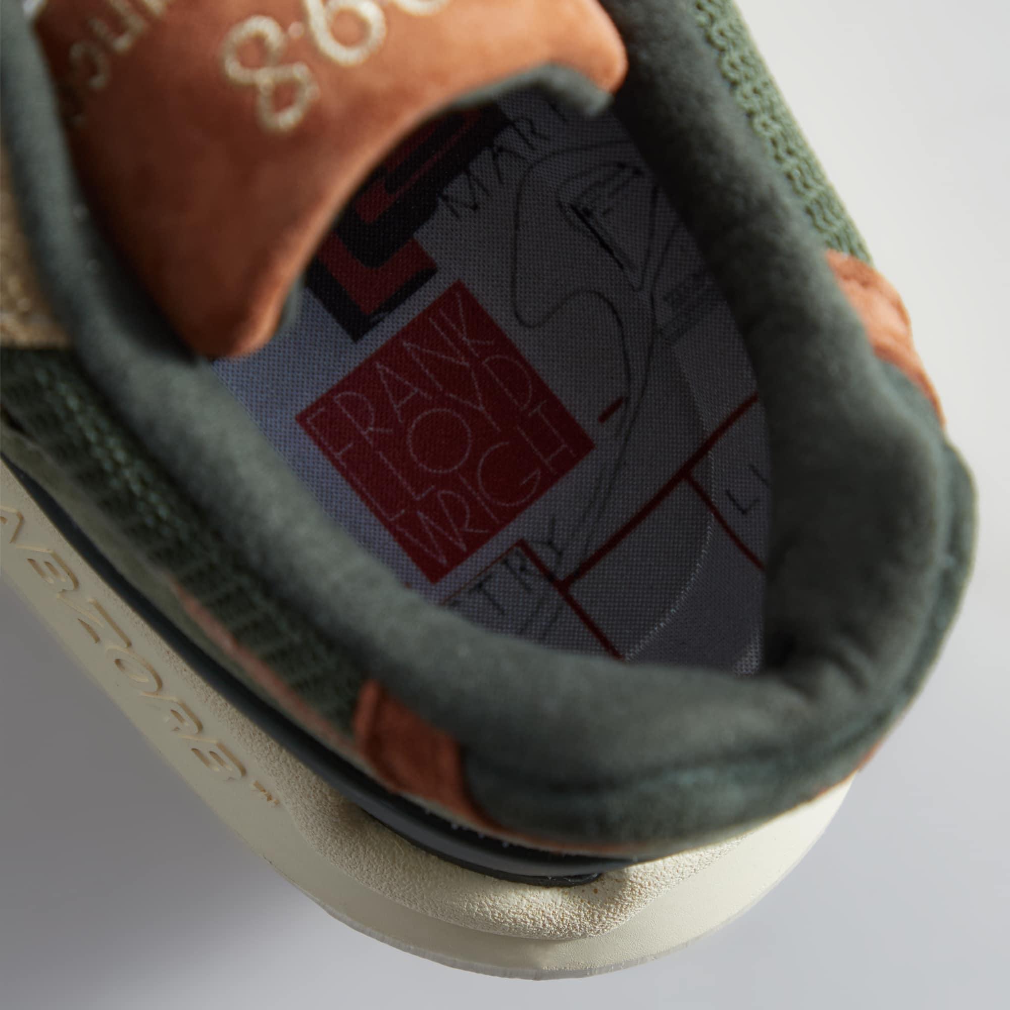 MADE 998 - U998KH1 售價 $1,999。