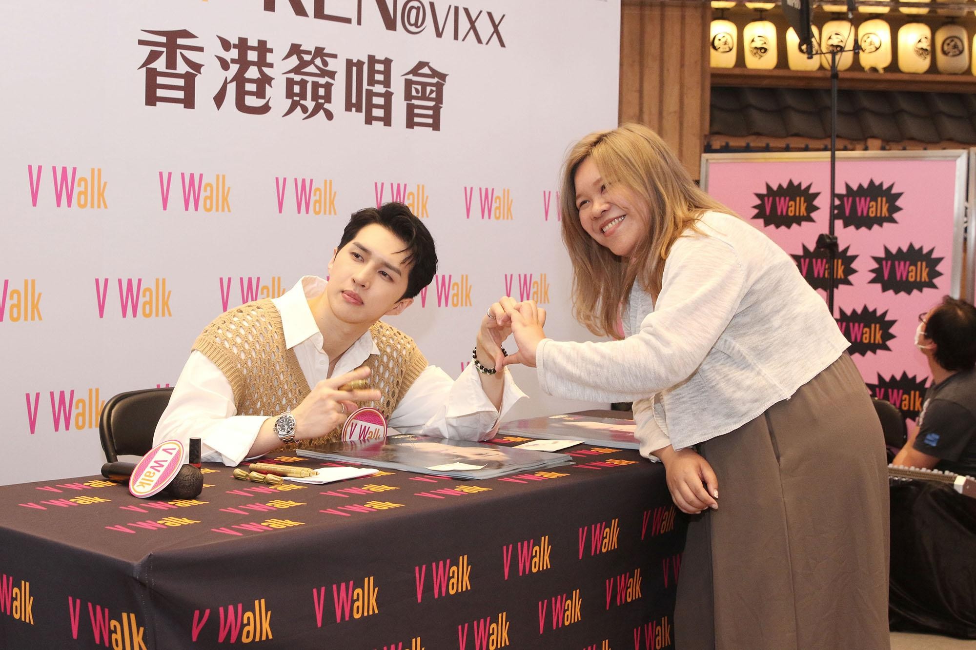 VIXX主唱KEN今日出席其個人香港簽唱會。