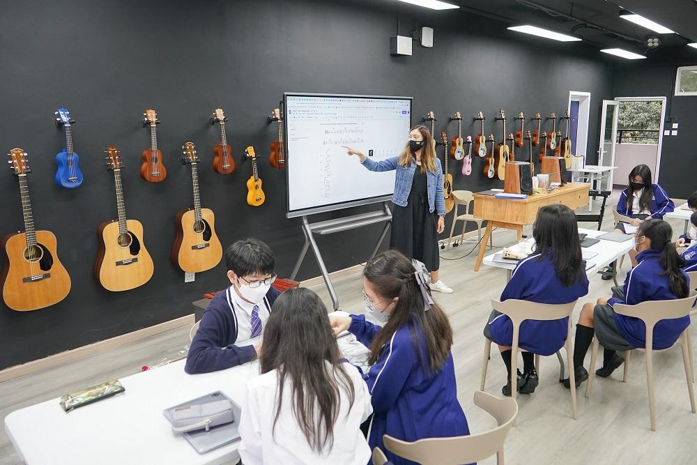 學生可按興趣選擇上音樂堂、舞蹈堂或戲劇表演堂。