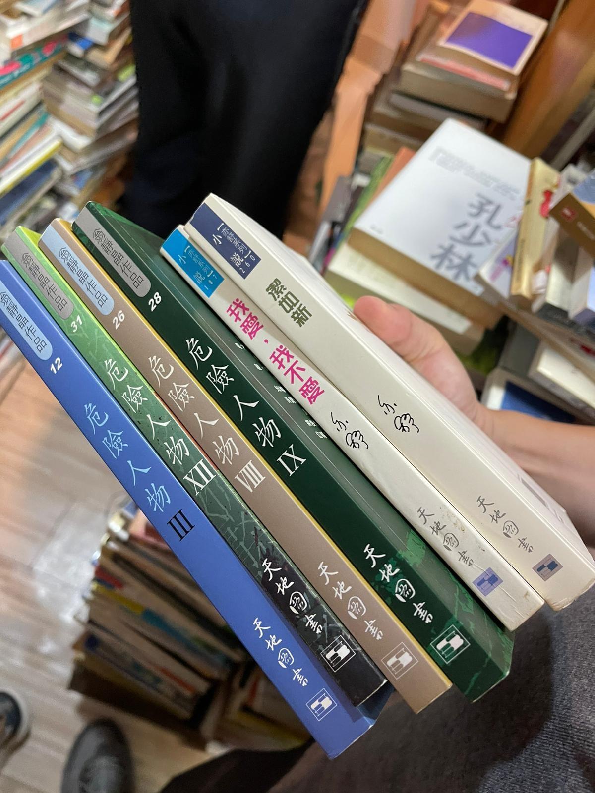 觀塘24小時書店「偏見書房」結業 全場二手書每本$9