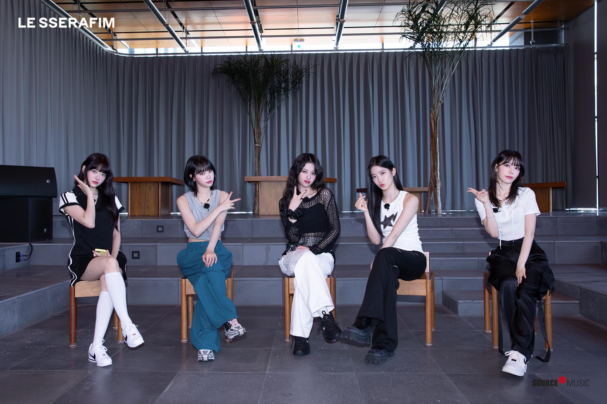 以宮脇咲良(左二)為首的LE SSERAFIM,去年5月出道,在國際樂壇愈撈愈掂。