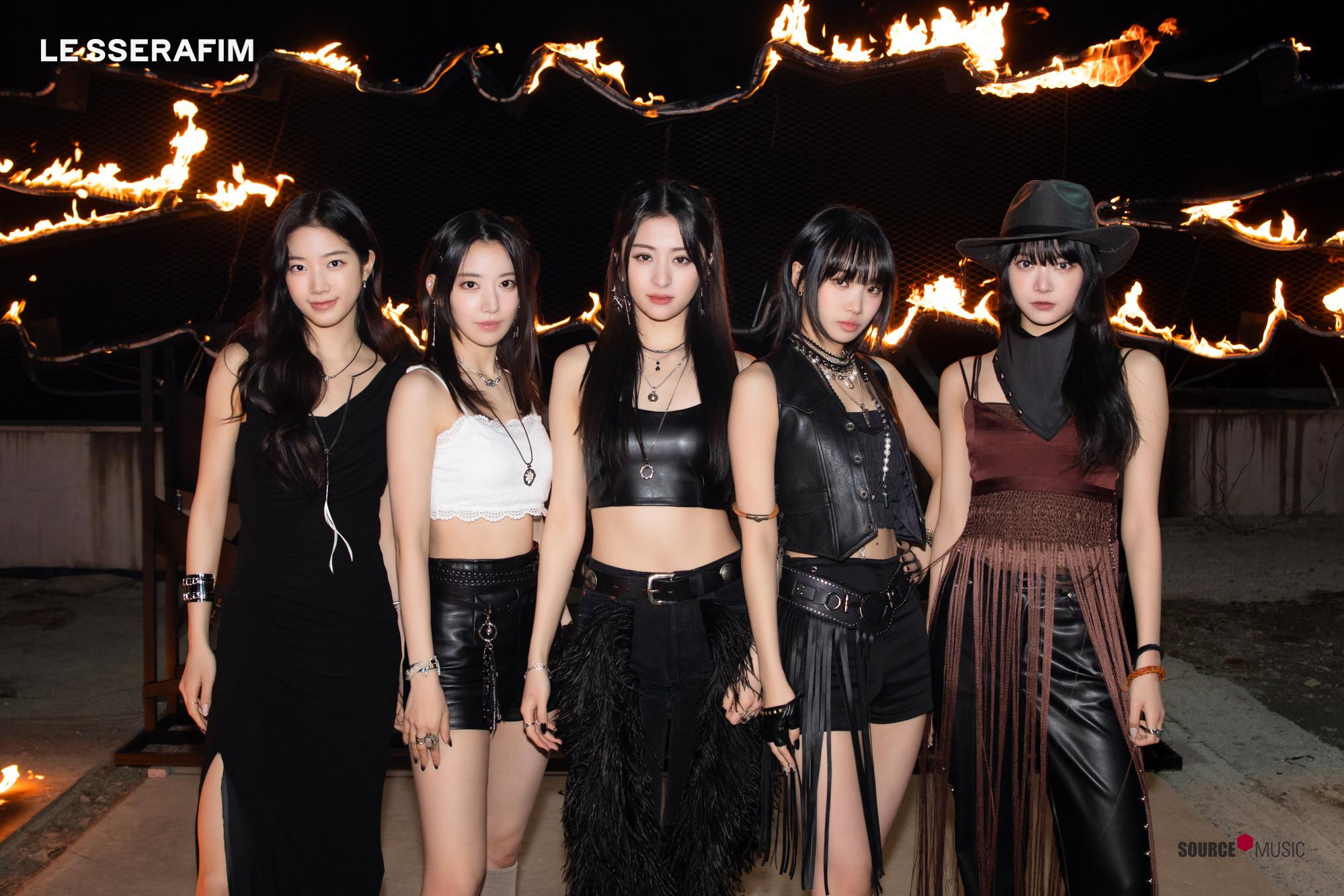 以宮脇咲良(左二)為首的LE SSERAFIM,去年5月出道,在國際樂壇愈撈愈掂。