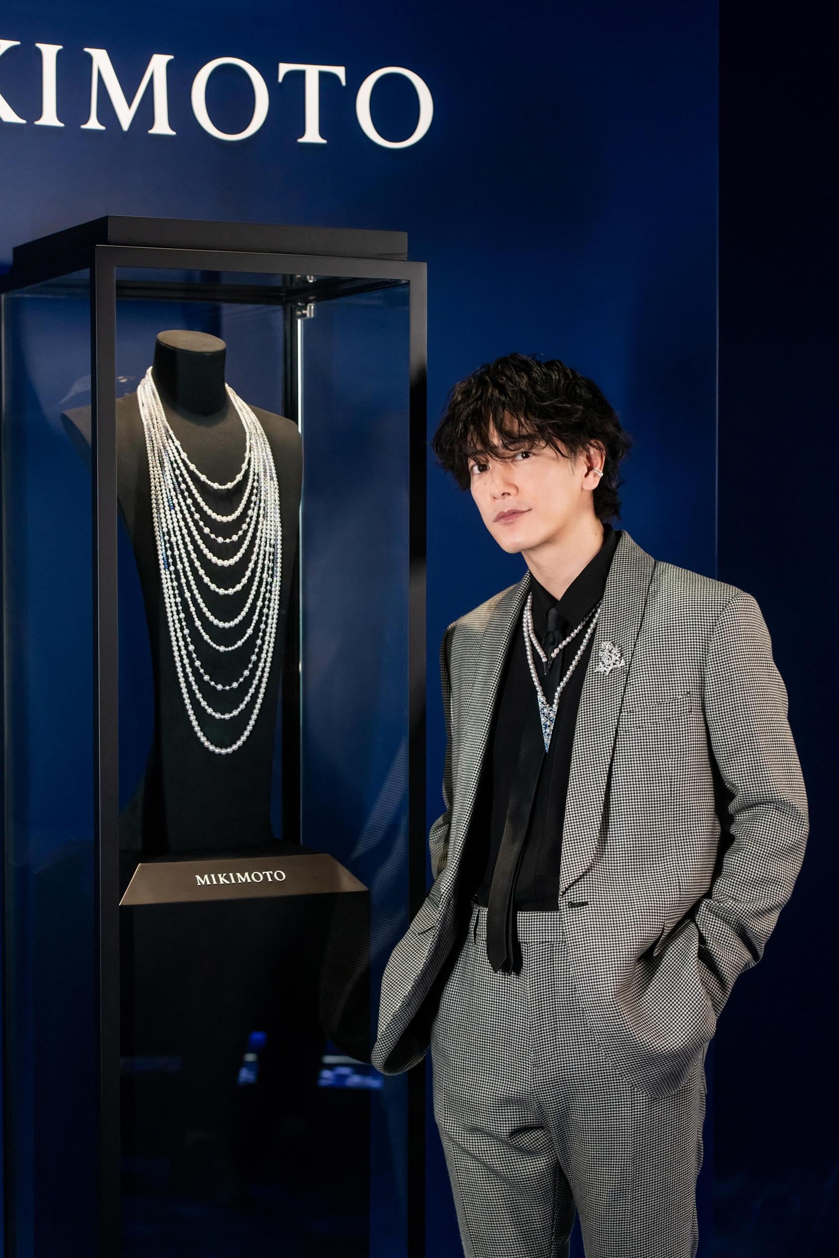 佐藤健出席MIKIMOTO ifc mall 130周年期間限定店《A LOVE LETTER TO THE SEA.》開幕。