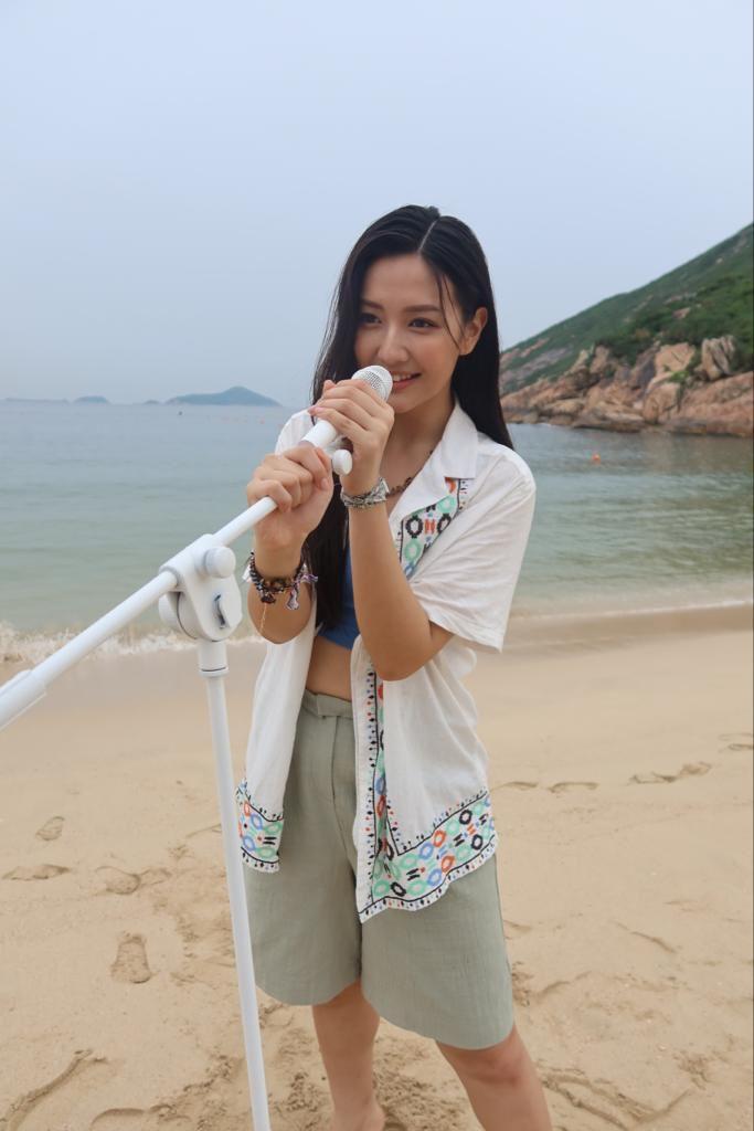 譚旻萱為早晨套餐拍廣告大賣青春無敵本色。