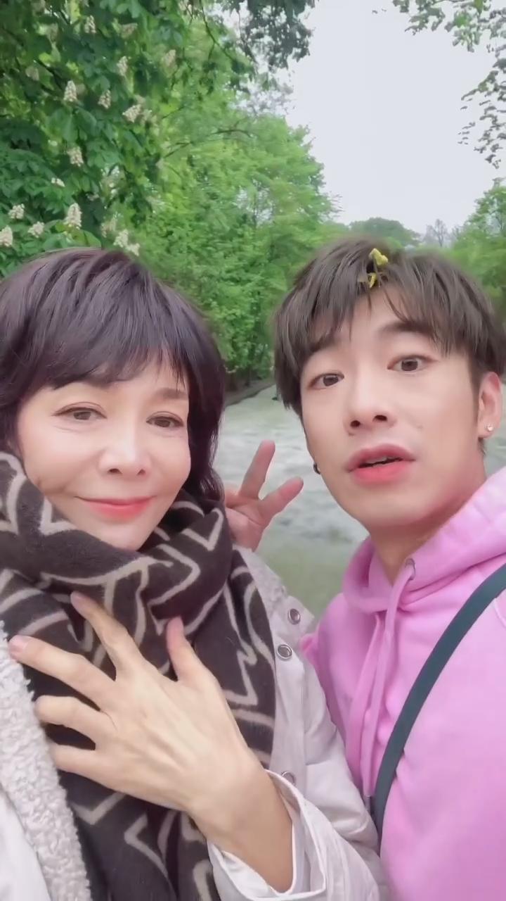 洪嘉豪在IG上載與Do姐拍旅遊節目的花絮，非常搞笑。