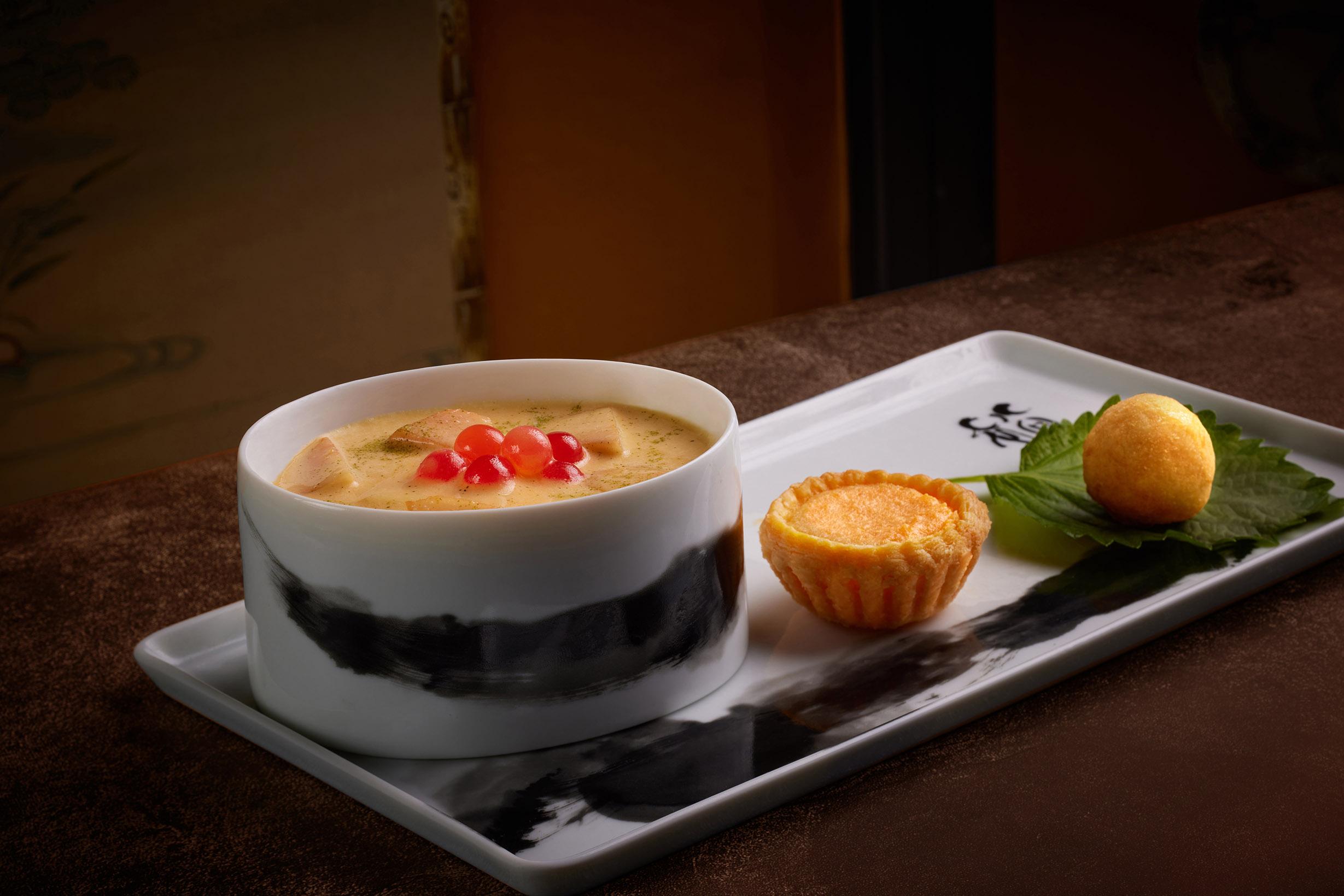 日本水蜜桃甘露、 脆炸薑汁牛奶雪糕及焦糖鹹蛋酥皮蛋撻