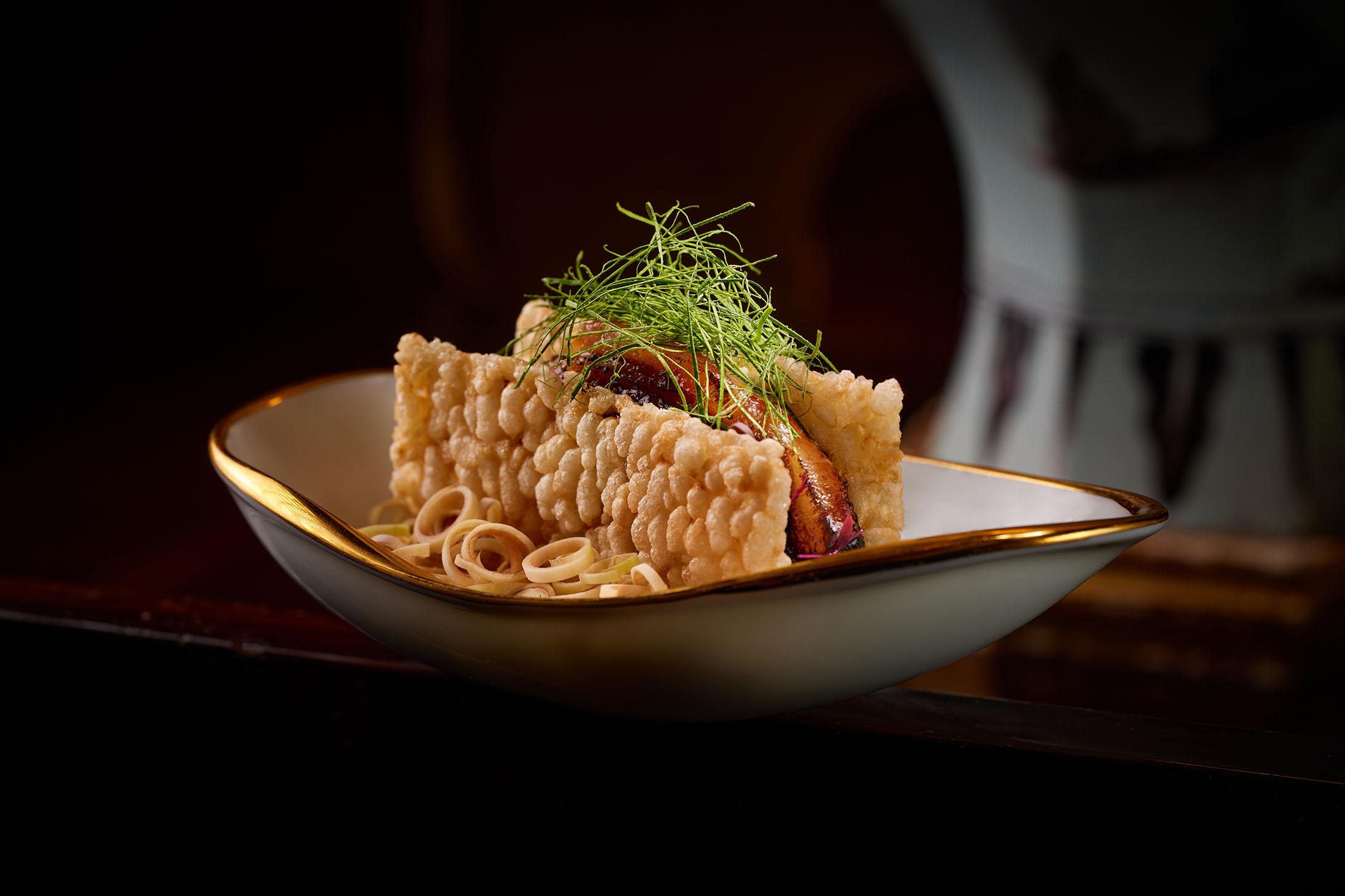 越醬烤本地黑毛豬叉燒鍋巴