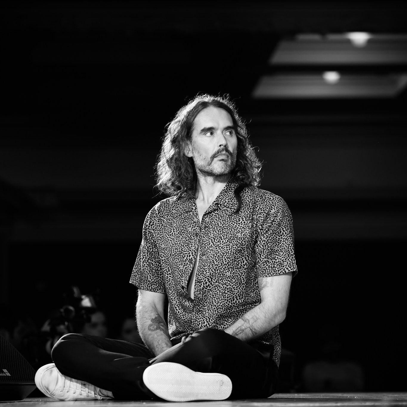 Russell Brand於《尼羅河謀殺案》中飾演Linus Windlesham