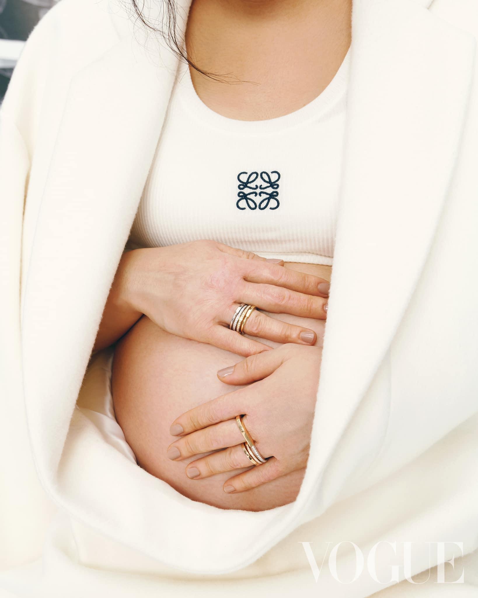 Selina任家萱誕小腰果後 回帶曬大尺度懷孕照露肚皮(Selina任家萱 IG)