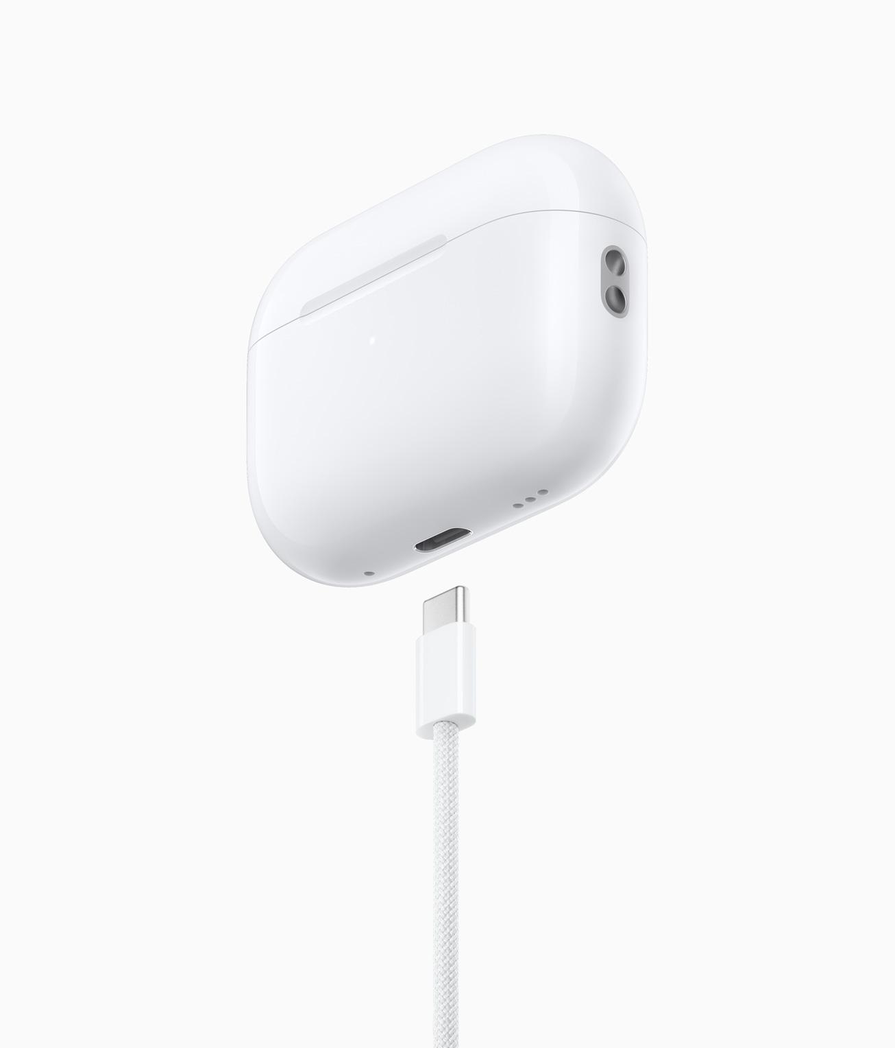 AirPods Pro (第 2 代) 可供 USB-C 充電,亦具備防塵能力。