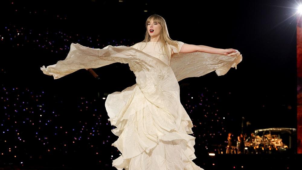 網民認為Taylor這條傘裙是演唱會中最靚服飾。