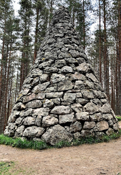 另一個石堆名為「Purchase Cairn」,是1852年阿爾伯特親王為維多利亞女王購買壯園後建造。(互聯網)