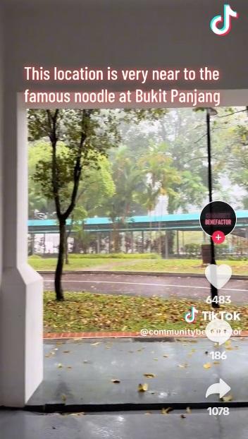 男子拍攝藏錢地點附近的環境。(互聯網)