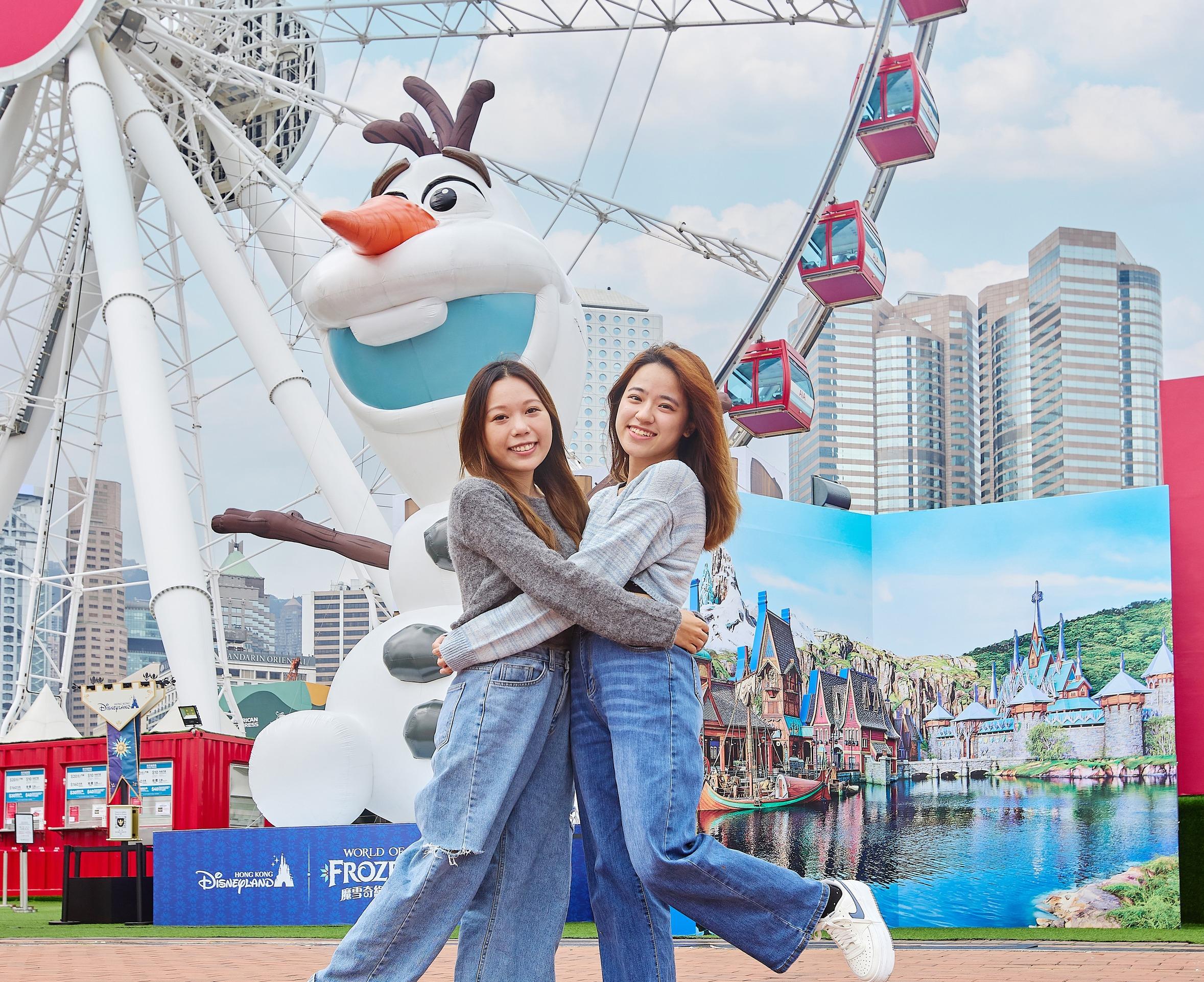 10米高巨型小白登陸中環摩天輪