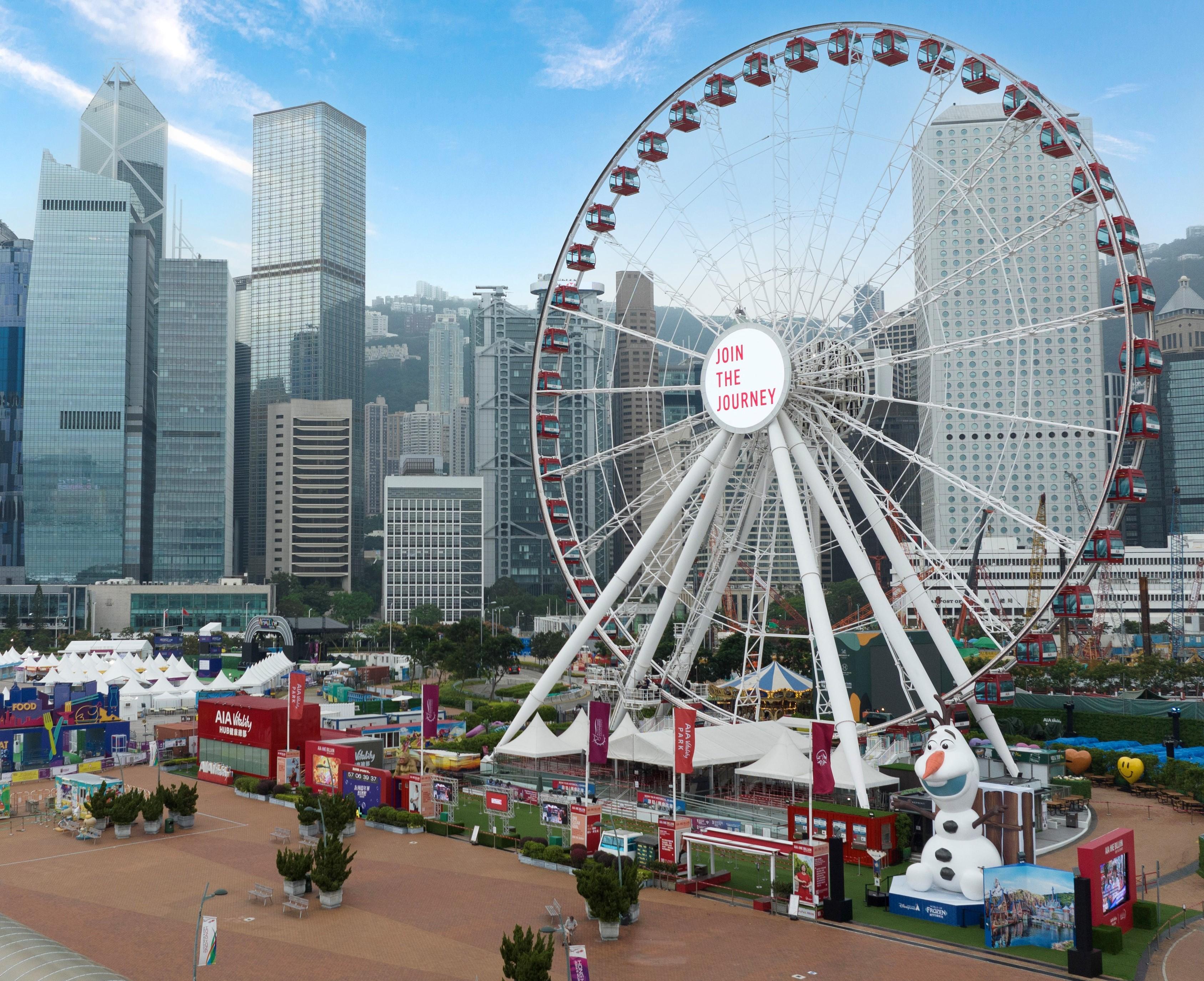 10米高巨型小白登陸中環摩天輪