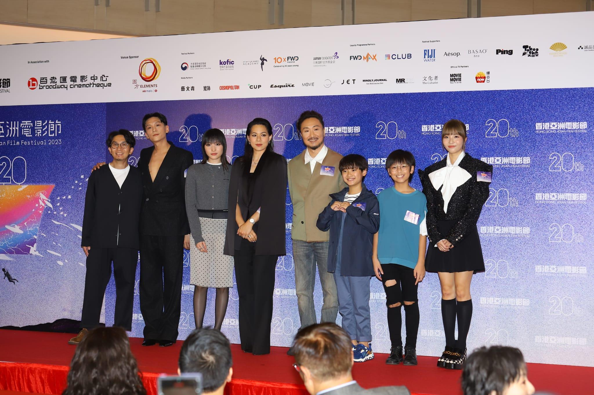 鄭中基與「老闆仔」黃梓樂、盧鎮業、韋羅莎、陳漢娜合演電影《年少日記》獲多項金馬獎提名,齊齊出席香港亞洲電影節開幕禮。