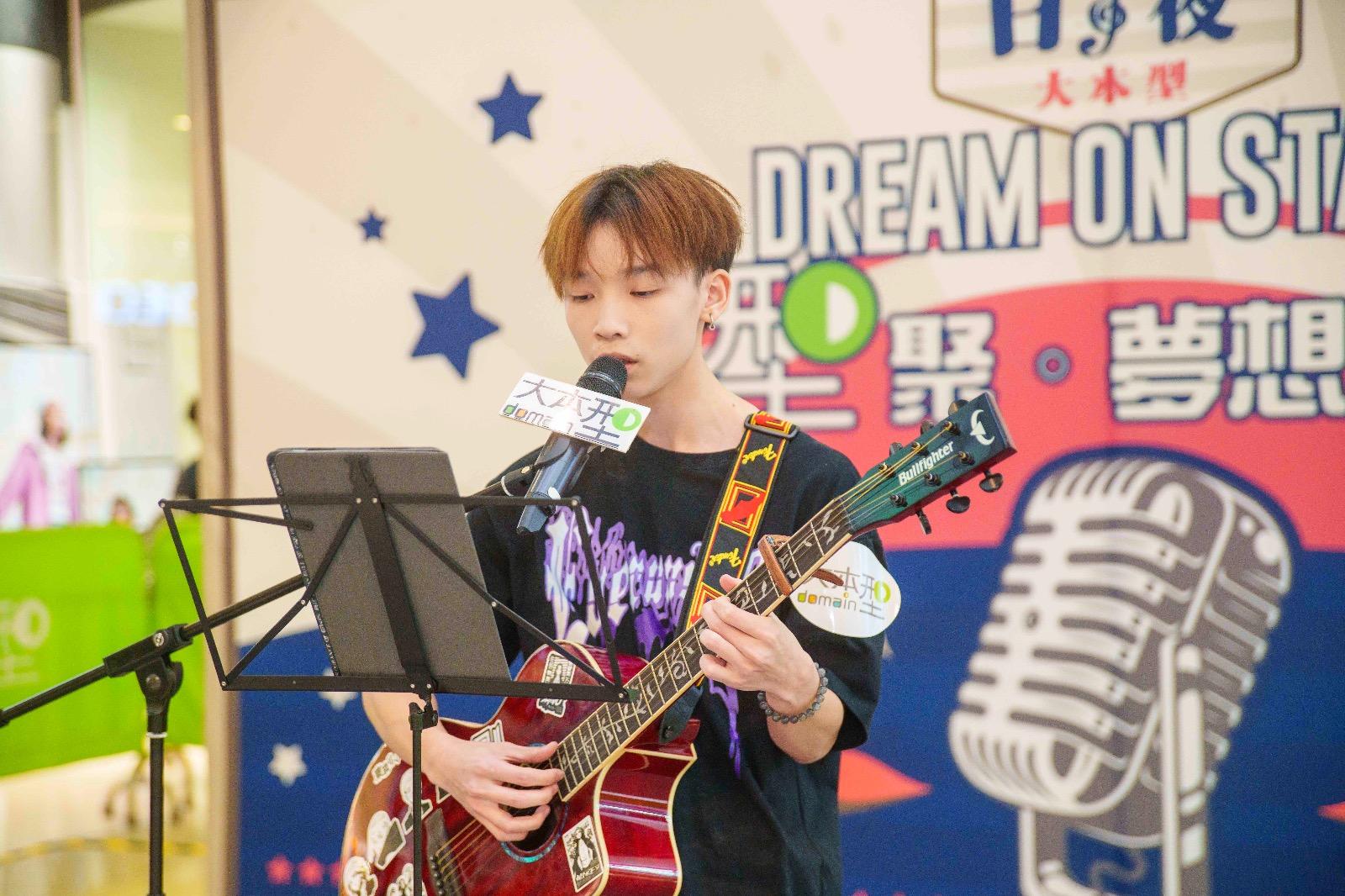 Dream On Stage - 自彈自唱