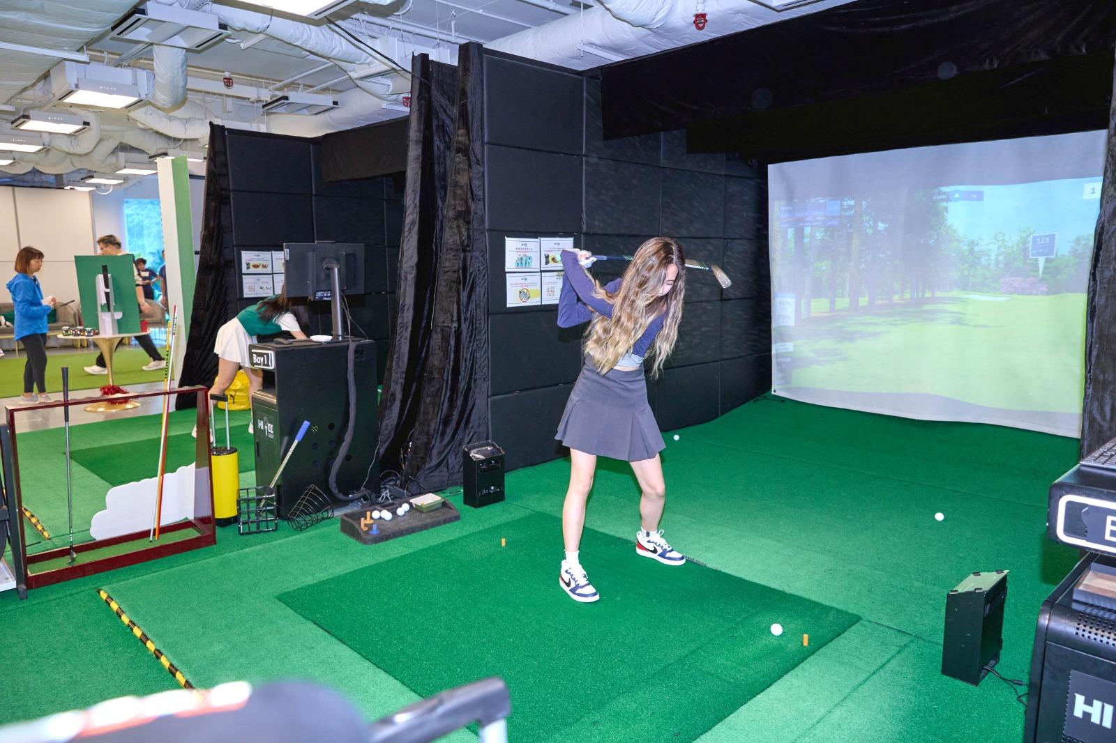 17GolfGirls主播落場打高爾夫球