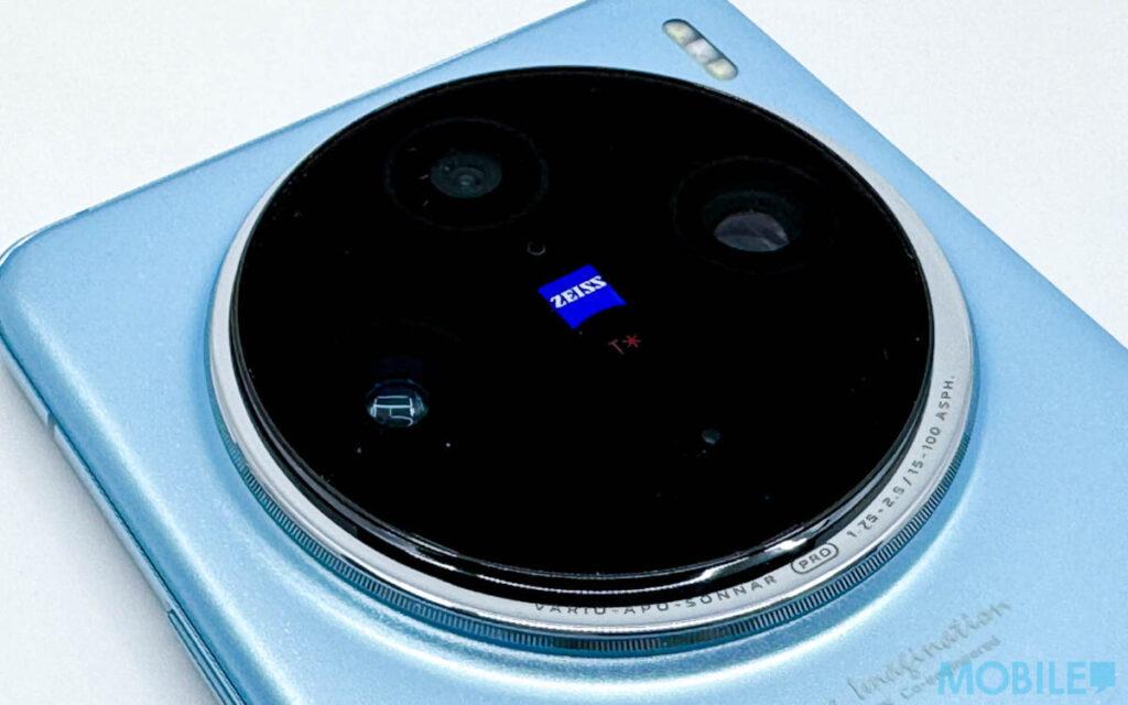 vivo X100 Pro 具 ZEISS T* 三鏡的 X100 Pro,IMX 989 主鏡清晰度較前代提升達 20%
