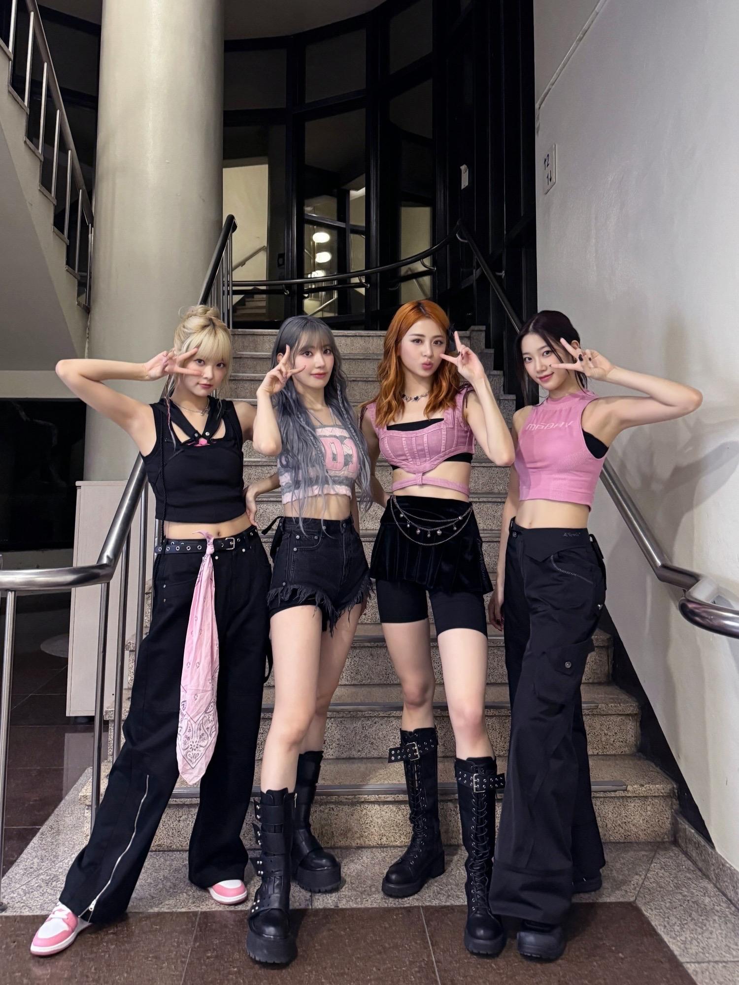 LE SSERAFIM由宮脇咲良Sakura、金采源、許允眞、中村一葉Kazuha、洪恩採五人組成(LE SSERAFIM IG)