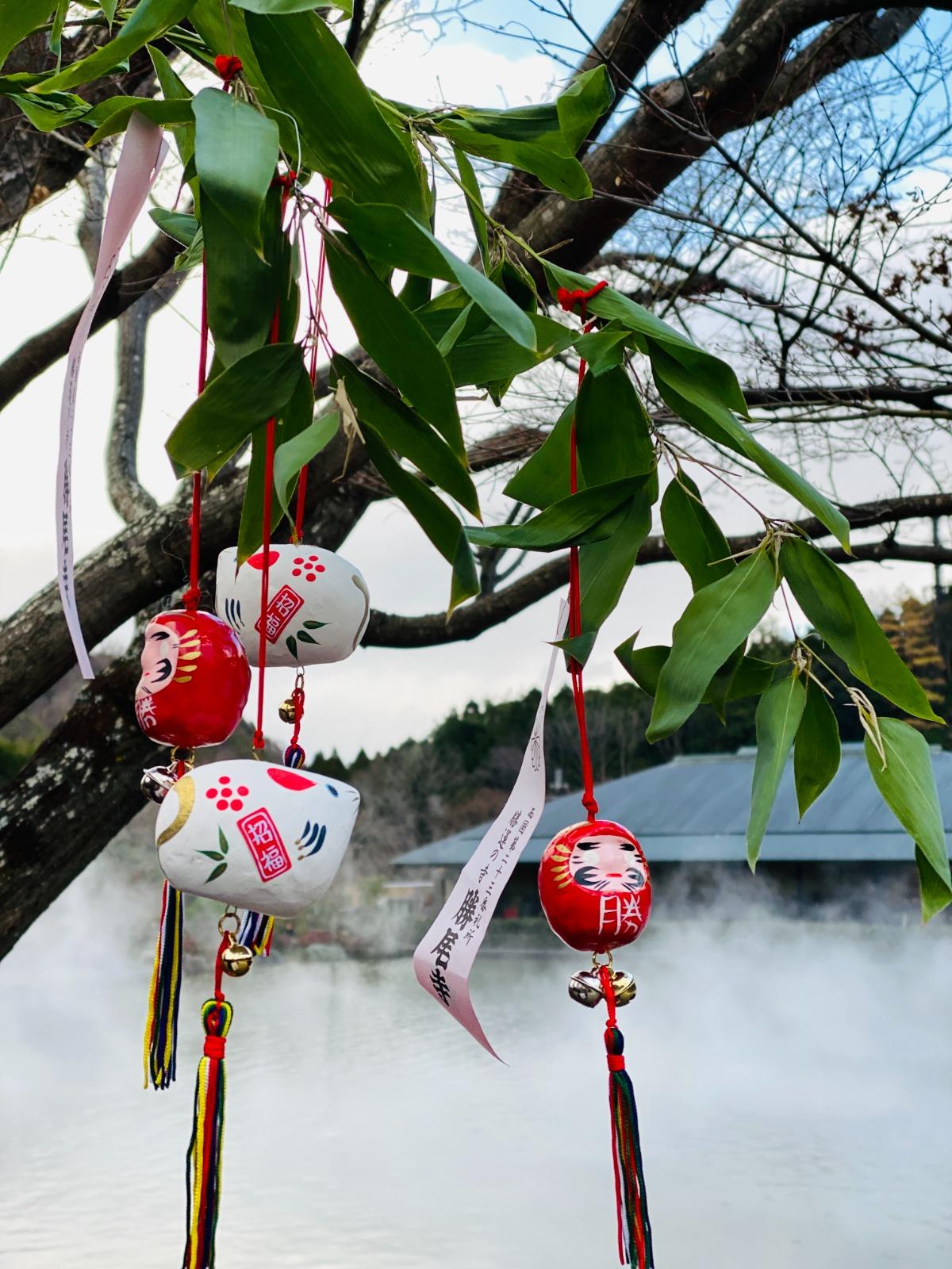 東京大阪自由行|將開運小物掛在赤竹上帶回家,以祈求願望達成。(圖片來源:日本見)