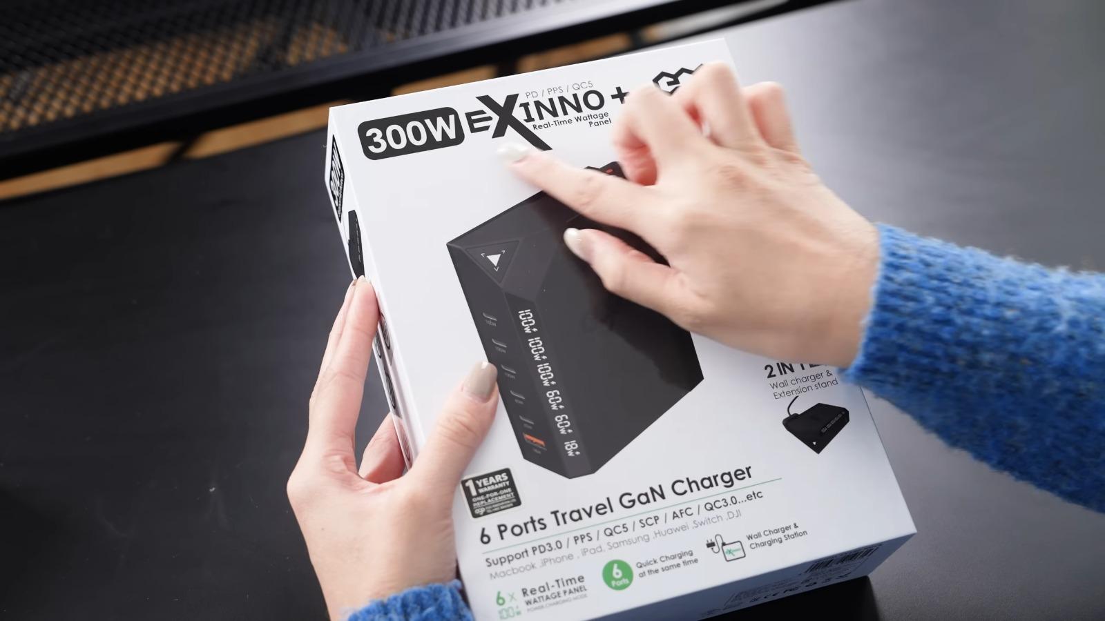 旅行充電器|包裝寫上300W,代表火牛的總輸出